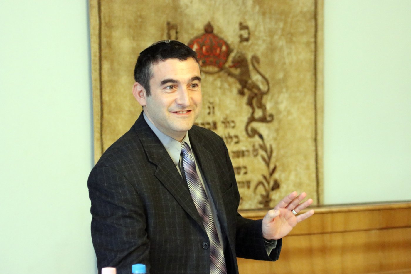 Zev Farber speaking at a conference